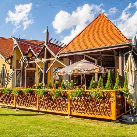 Penzion Tuecsoek Hotel Šamorín Екстериор снимка