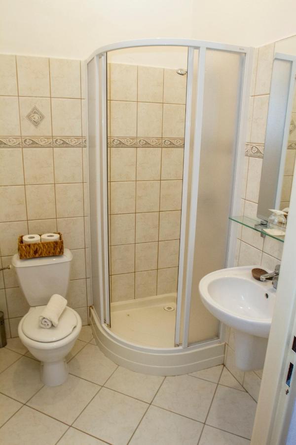 Penzion Tuecsoek Šamorín Екстериор снимка