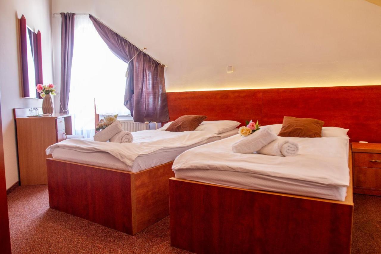 Penzion Tuecsoek Hotel Šamorín Екстериор снимка